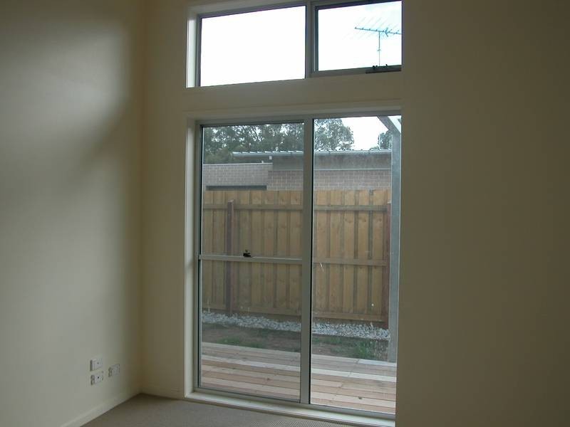 2/12 Station Lake Road, Lara VIC 3212