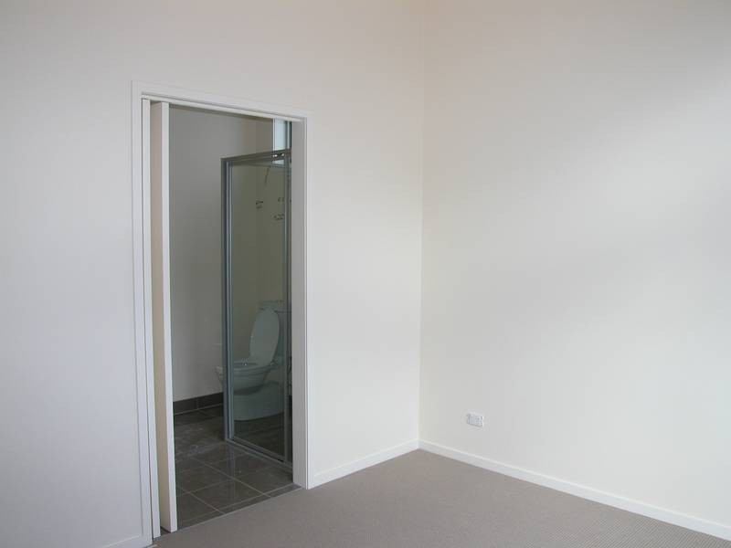 2/12 Station Lake Road, Lara VIC 3212