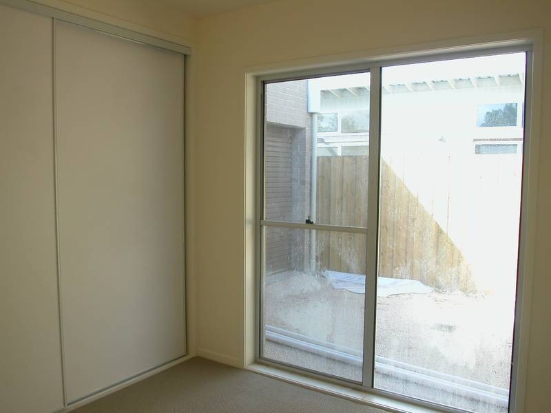 2/12 Station Lake Road, Lara VIC 3212