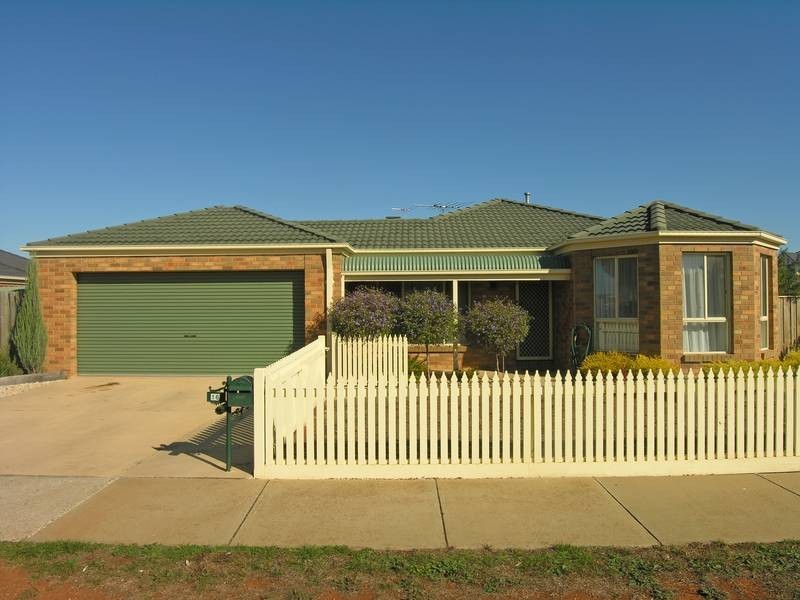 16 Canterbury Road, Lara VIC 3212