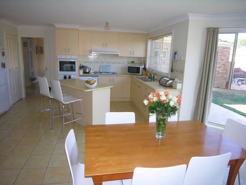 16 Canterbury Road, Lara VIC 3212