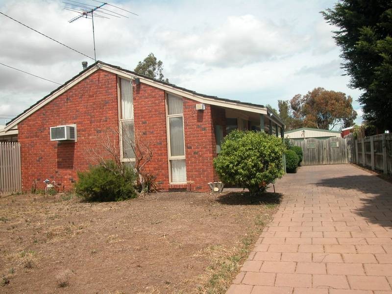 2 Waliki Crt, Lara VIC 3212