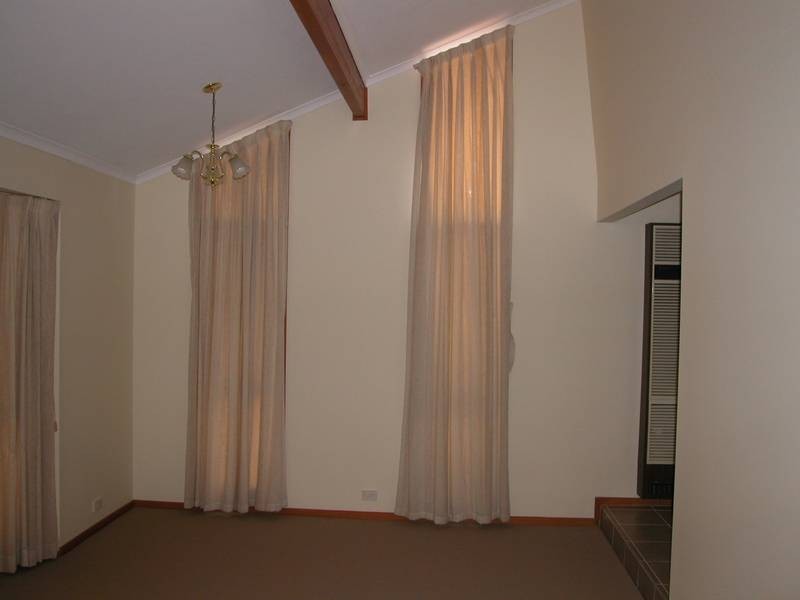 2 Waliki Crt, Lara VIC 3212