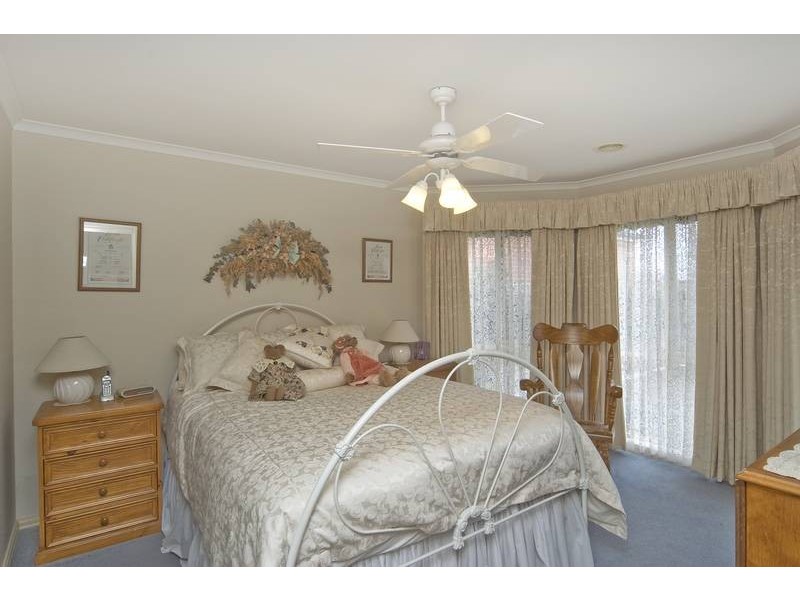 8 Lipson Drive, Lara VIC 3212