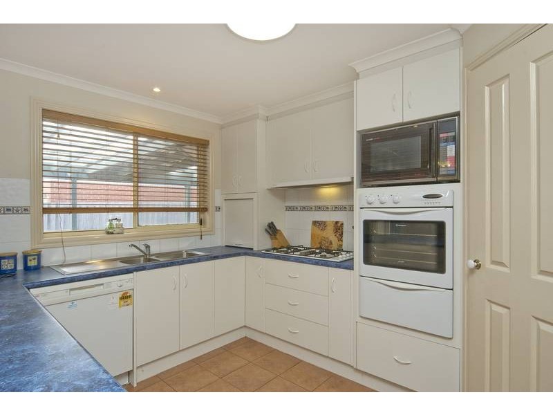 8 Lipson Drive, Lara VIC 3212