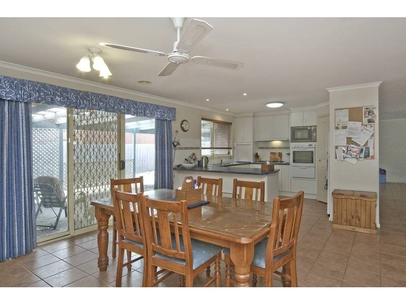 8 Lipson Drive, Lara VIC 3212