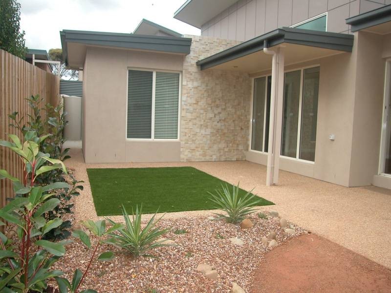 2/3 Turner Avenue, Lara VIC 3212