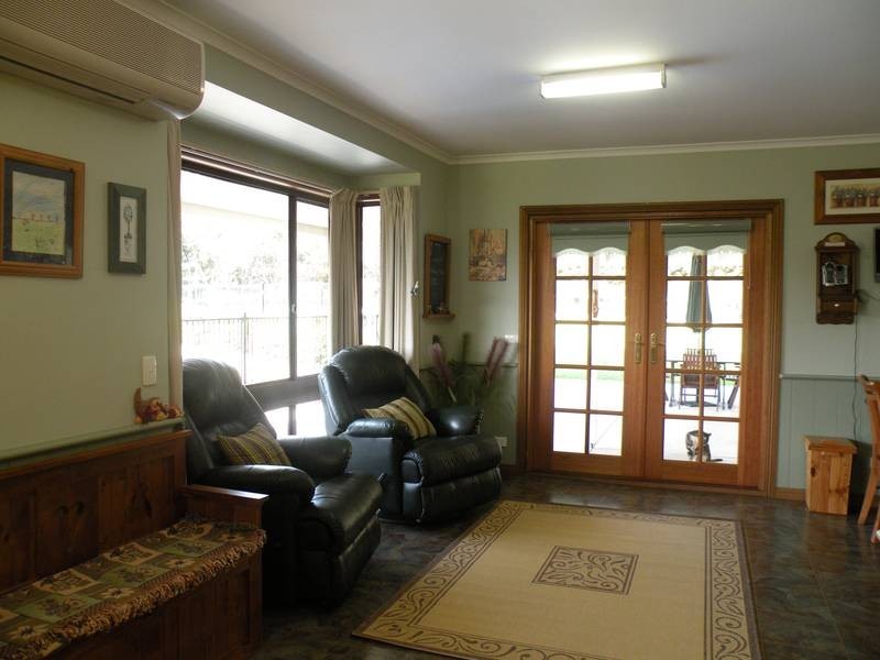 100 Staughton Vale Road, Mt Anakie, Lara VIC 3212