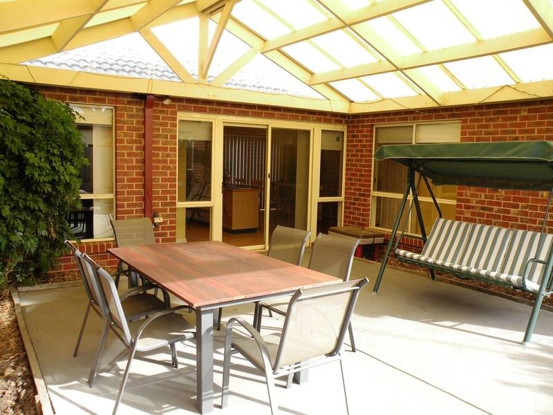 18 Nolan Place, Lovely Banks VIC 3221