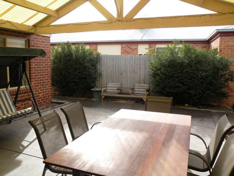 18 Nolan Place, Lovely Banks VIC 3221
