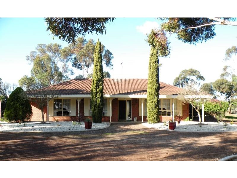 60 Manzeene Ave, Lara VIC 3212