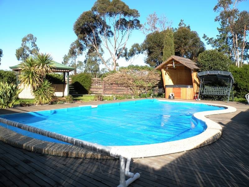 60 Manzeene Ave, Lara VIC 3212