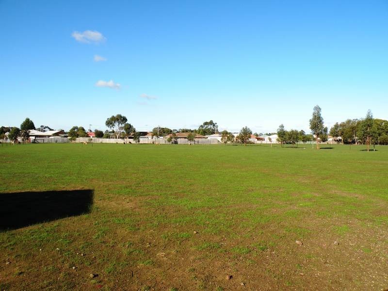 60 Manzeene Ave, Lara VIC 3212