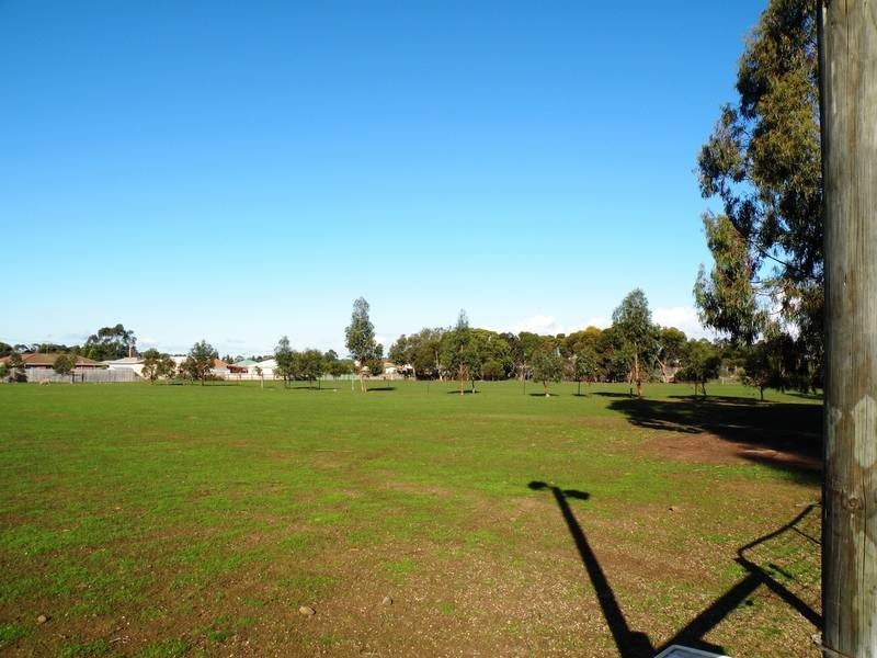 60 Manzeene Ave, Lara VIC 3212