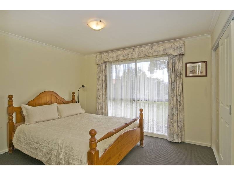 48 Cameron Crescent, Lara VIC 3212