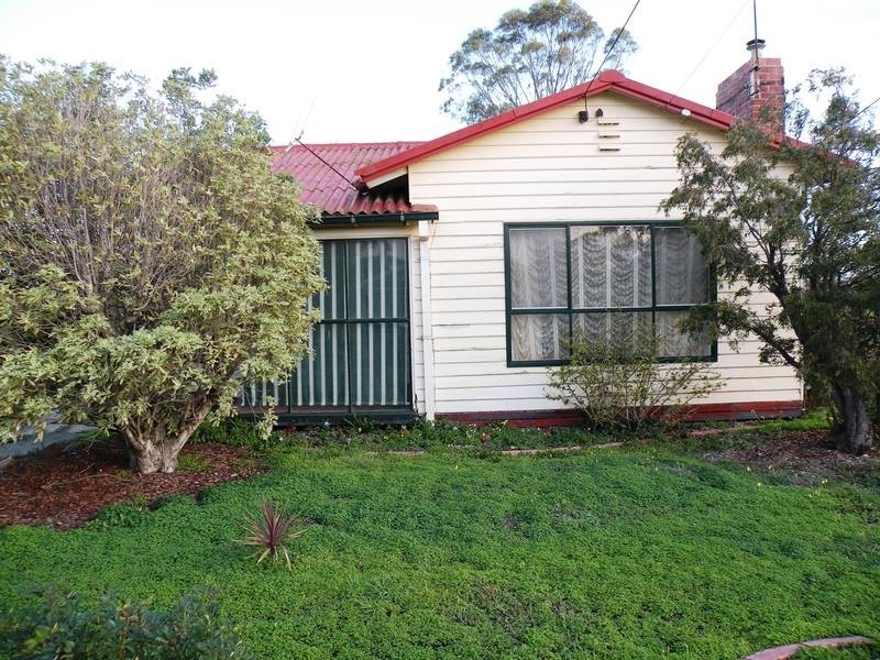 38 Pettitt Cres, Norlane VIC 3214