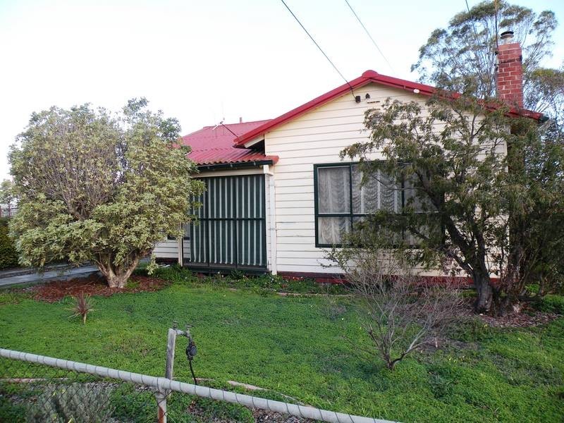 38 Pettitt Cres, Norlane VIC 3214