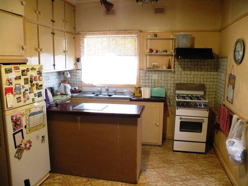 38 Pettitt Cres, Norlane VIC 3214