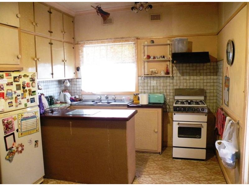 38 Pettitt Cres, Norlane VIC 3214