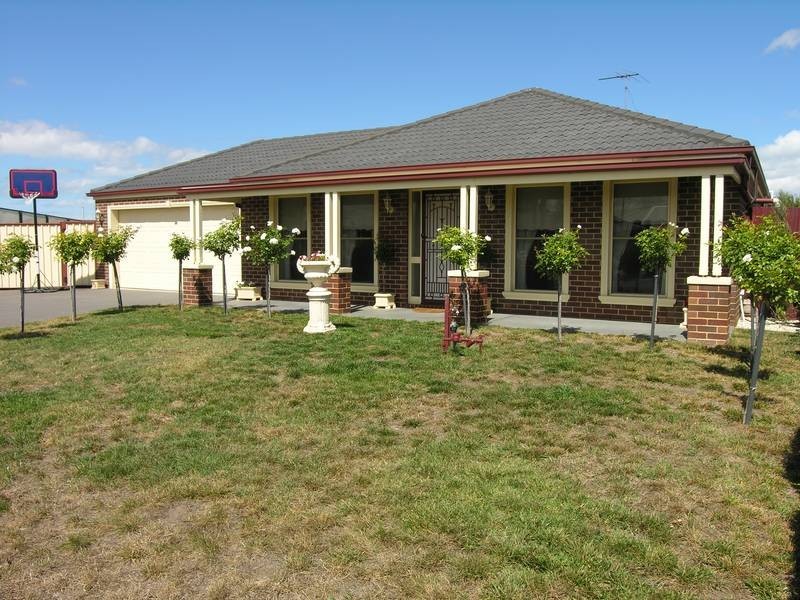11 Hoffman Court, Lara VIC 3212