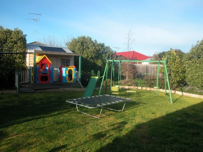 4 Egret Crt, Lara VIC 3212