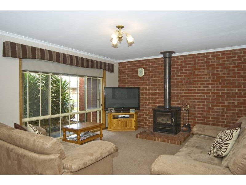 4 Bernard Court, Lara VIC 3212