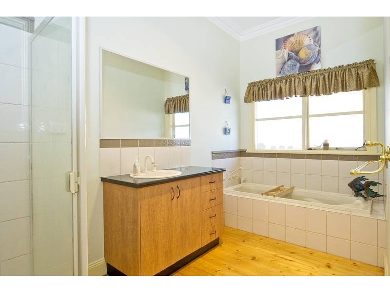 36 Curletts Road, Lara VIC 3212