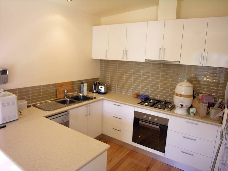 2/12 Station Lake Road, Lara VIC 3212