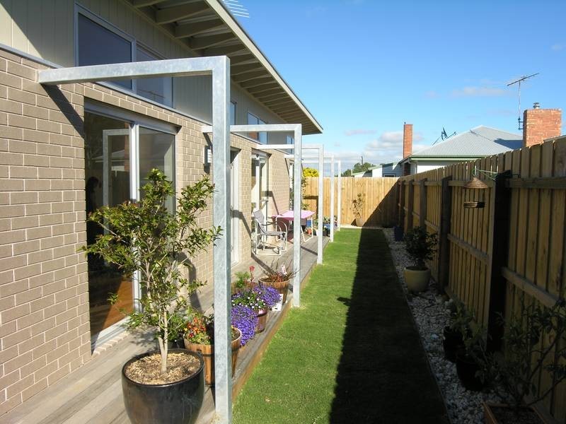 2/12 Station Lake Road, Lara VIC 3212