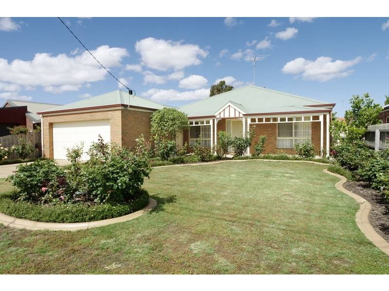 34 Cameron Crescent, Lara VIC 3212