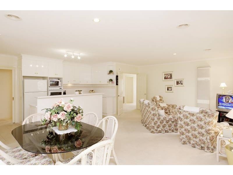 34 Cameron Crescent, Lara VIC 3212