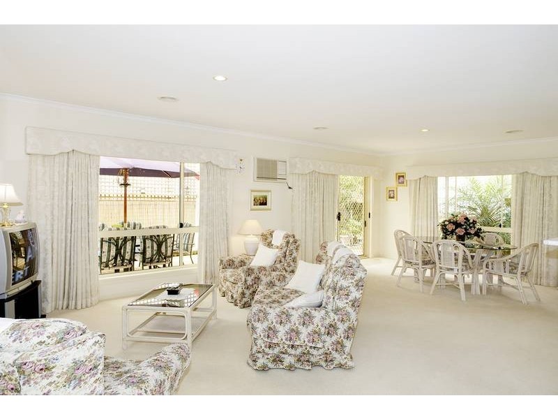 34 Cameron Crescent, Lara VIC 3212