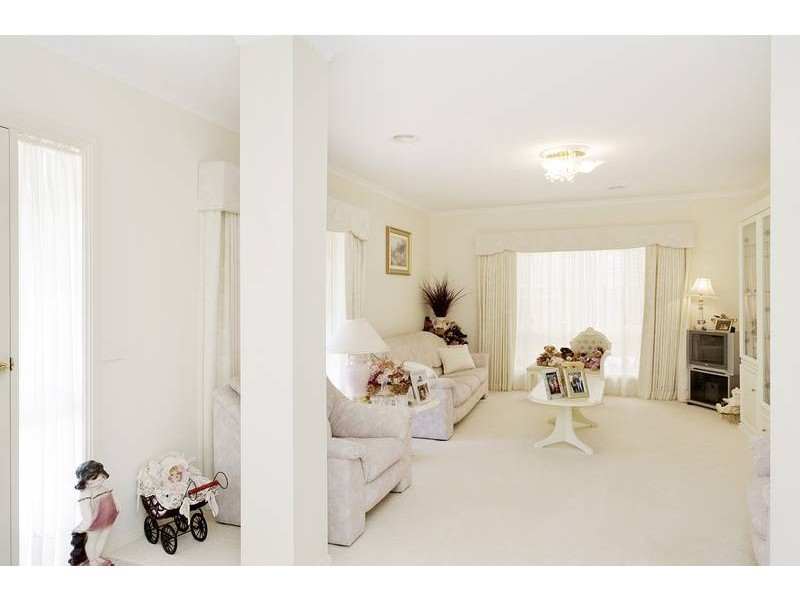 34 Cameron Crescent, Lara VIC 3212