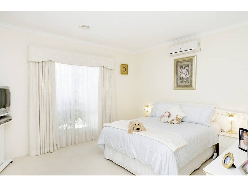 34 Cameron Crescent, Lara VIC 3212