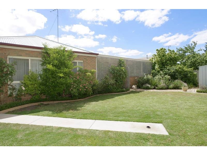 34 Cameron Crescent, Lara VIC 3212