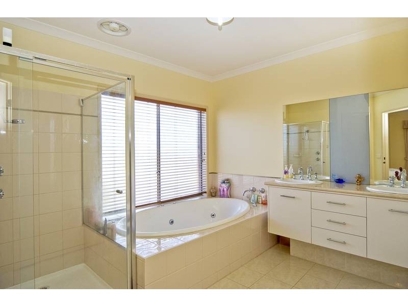 20 Canterbury Rd West, Lara VIC 3212