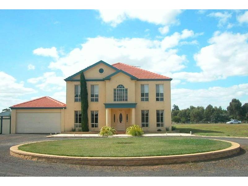 10 Osterlund Drive, Lara VIC 3212