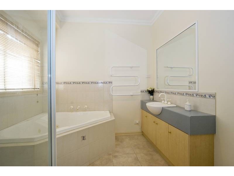 52 Country Gardens Drive, Lara VIC 3212