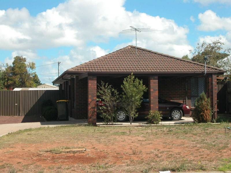 68 Cameron Crescent, Lara VIC 3212