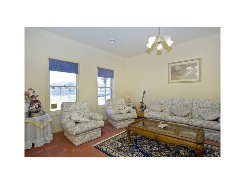 5 KANOWNA PLACE, Lara VIC 3212