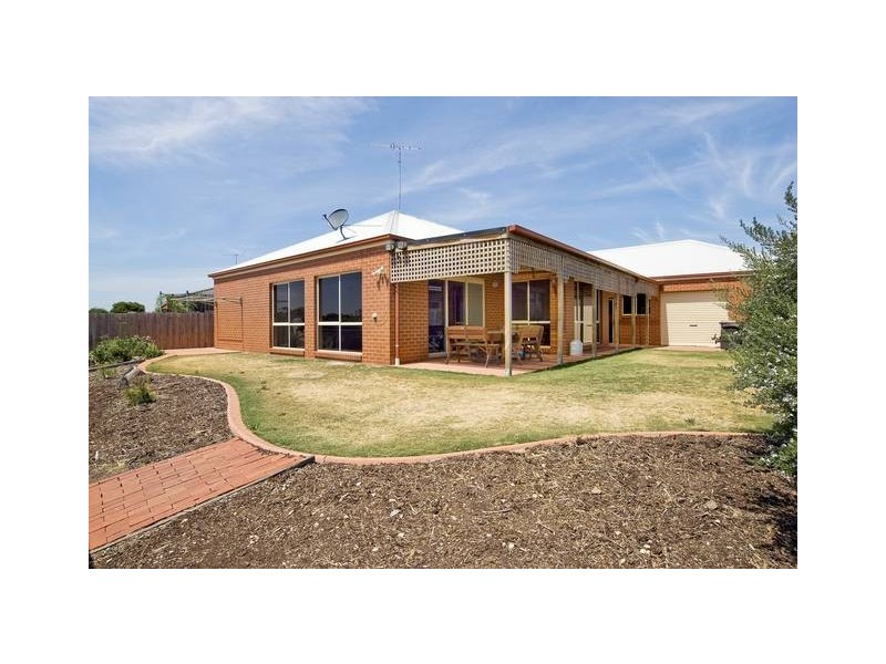 5 KANOWNA PLACE, Lara VIC 3212