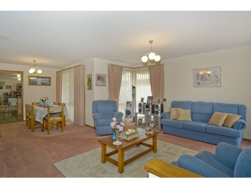 8 Kantara Crescent, Lara VIC 3212