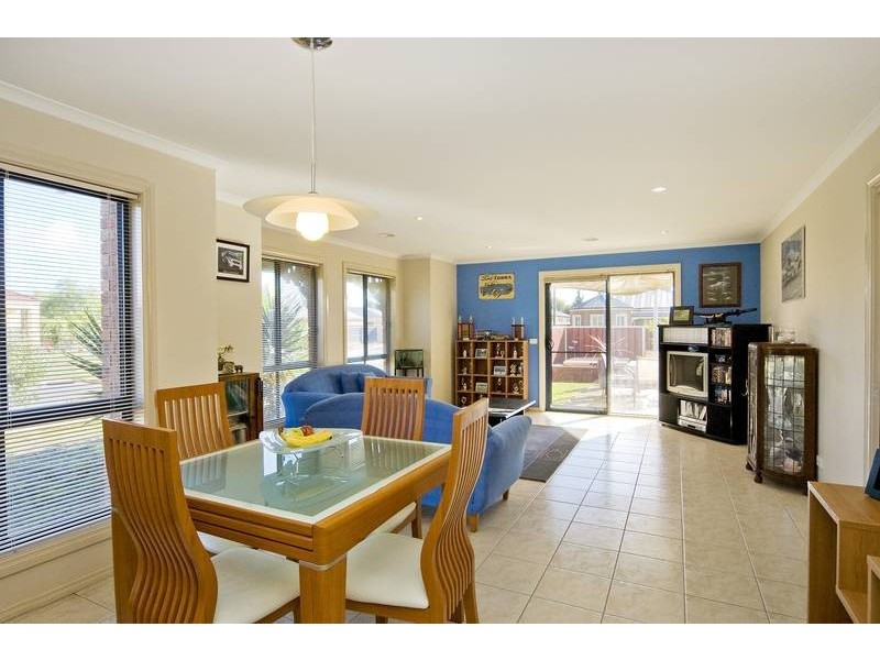 32 Country Gardens Drive, Lara VIC 3212