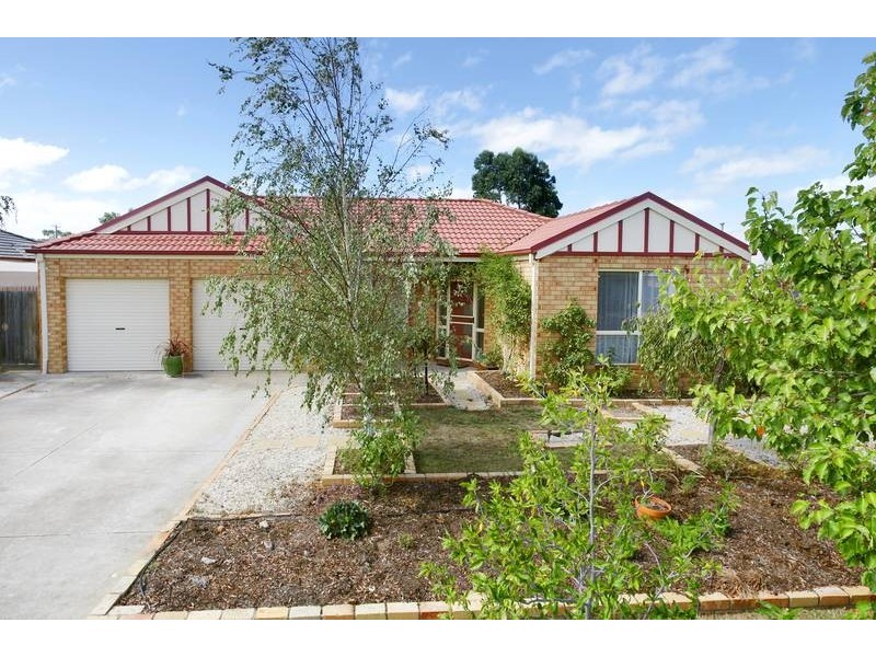 6 Evergreen Crt, Lara VIC 3212