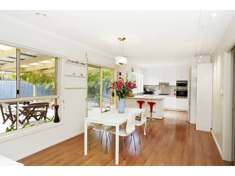 6 Evergreen Crt, Lara VIC 3212