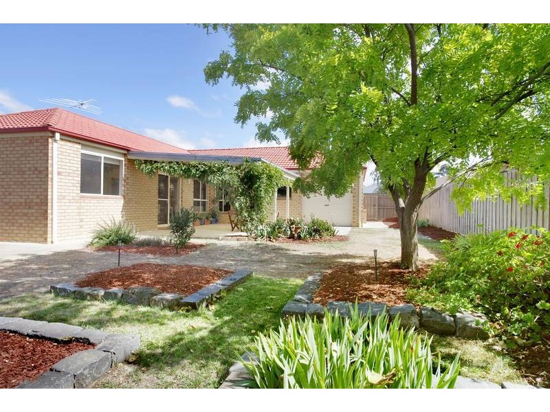 6 Evergreen Crt, Lara VIC 3212
