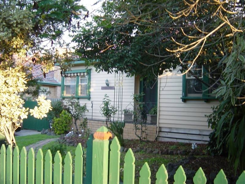 27 Herne Street, Manifold Heights VIC 3218