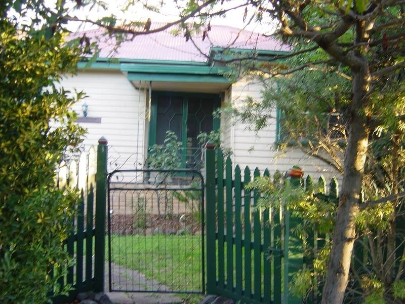 27 Herne Street, Manifold Heights VIC 3218