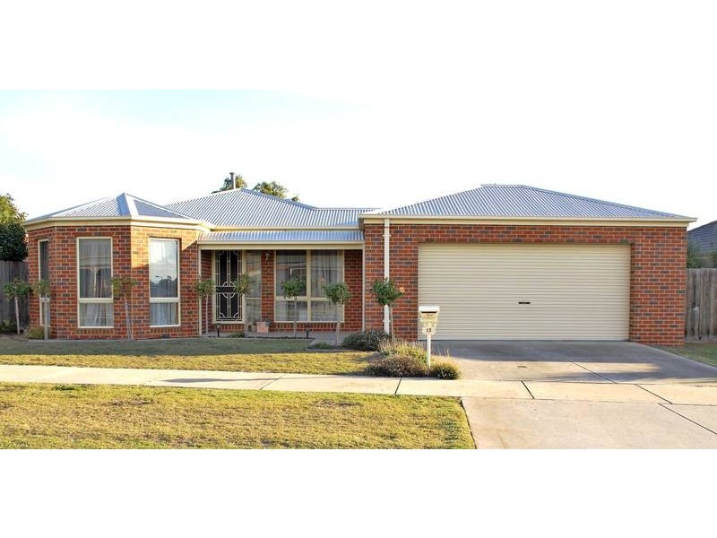 13 Oak Court, Lara VIC 3212