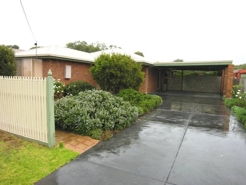 43 Cameron Crescent, Lara VIC 3212